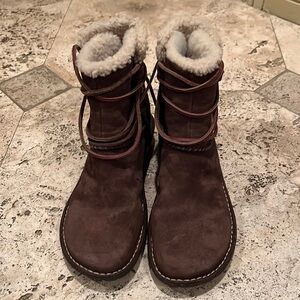 UGG boots brown suede